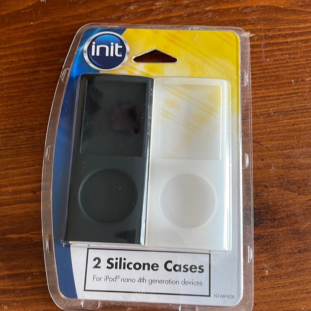 2 silicone cases for iPod nano 4 th generation , never used